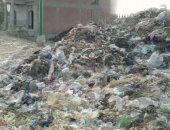 شكوى من تراكم القمامة بمدخل مدينة أوسيم بالجيزة