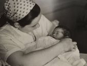 مى نور الشريف تنشر صورة يوم ولادتها مع خالتها "نورا" معلقة: ربنا يحفظك ليا