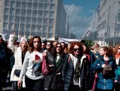 صور.. معلمو رياض الأطفال فى اليونان يتظاهرون ضد قانون الإصلاح التعليمى