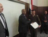 صور.. مدير أمن الغربية يتفقد مزلقانات السكة الحديد ويكرم الأفراد المتميزين