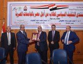 جامعة أسيوط تكرم رئيس جامعة جنوب الوادى لمشاركته فى منتدى التثقيف السياسى