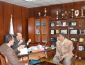 نائب رئيس جامعة السادات يجتمع بمدير  المدن لتطبيق معاير الجودة فى التعذية