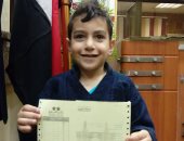 صور.. أصغر طالب 6 سنوات يتبرع لصندوق "تحيا مصر" ببورسعيد من مصروفه