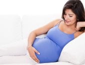 فيديو معلوماتى.. 5 فوائد لحديث الحامل مع الجنين فى الرحم
