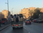 قارئ يرصد سيارة نصف نقل تنقل التلاميذ فى الصندوق الخلفى بمدينة نصر
