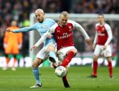 محمد الننى "احتياطي" فى مواجهة أرسنال ومانشستر سيتى بقمة البريميرليج