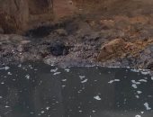 شكوى من غرق شوارع قرية خنيزة بمياه الصرف الصحى..صور