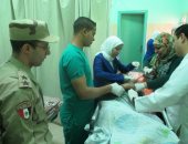 محافظ سوهاج يشيد بتوجيهات وزير الدفاع بعلاج عجوز وتقديم الرعاية الطبية لها