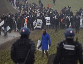 صور.. اشتباكات بين الشرطة الفرنسية ومناهضى دفن النفايات النووية شرق البلاد