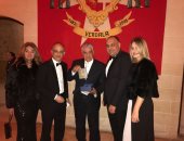 رئيسة جمهورية مالطا تمنح زاهى حواس جائزة "التفرد السياحى"