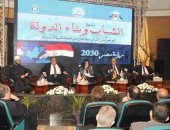 محمد السويدى لطلاب جامعة حلوان: "لا تعبدوا الشهادات وانظروا لفرص العمل" (صور)