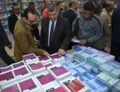 رئيس جامعة سوهاج يفتتح المعرض التاسع للكتاب