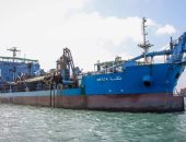 الكراكة مكة تغادر ميناء دمياط بعد إنهاء مهمتها