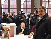 رينزى يدلى بصوته فى الانتخابات الإيطالية بفلورنسا