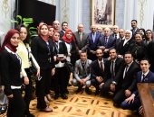 صور.. على عبد العال يرحب بطلاب كلية الحقوق جامعة المنصورة فى مقر مجلس النواب