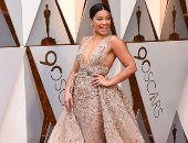الأمريكية جينا رودريجيز على سجادة الأوسكار بإطلالة من توقيع زهير مراد