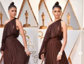 زندايا بفستان بنى ناعم من تصميم جيامباتيستا فالى بحفل الأوسكار