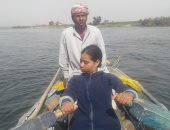 فيديو وصور.. زينب عمرها 15 سنة وتعمل فى الصيد لمساعدة والدها المريض