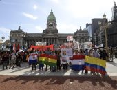 صور.. تظاهرات أمام الكونجرس الأرجنتينى تحت شعار" الهجرة ليست جريمة"