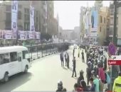 المئات يصطفون بشارع الأزهر لتحية الرئيس السيسي وولى العهد السعودى