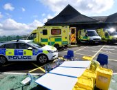 صور.. استنفار أمنى أمام مستشفى بريطانى بعد تسمم جاسوس روسى