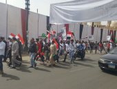 صور وفيديو.. أهالى الجمالية ينظمون مسيرة لتأييد السيسى قبل افتتاح تجديدات الأزهر