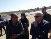 محافظ بورسعيد يتفقد أعمال تطوير طريق المعاهدة