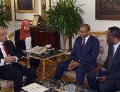 رئيس الوزراء يبحث مع رئيس بنك التنمية لدول وسط أفريقيا سبل التعاون المشترك - صور