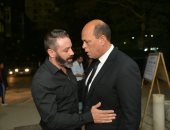 مصافحة بين الثعلب وتيجانا في عزاء "الجوهري".. وحضور يونس ورفعت 