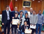 محافظ القليوبية يكرم طلاب المركز الأول فى تصميم وبرمجة الروبوت