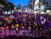 صور.. مظاهرة نسائية حاشدة تطالب بالحرية فى إسطنبول