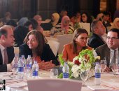 البورصة بتحتفل بالمرأة.. دق جرس بدء التداول بمناسبة اليوم العالمى للمرأة