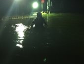 فيديو.. الإنقاذ النهرى تبحث عن جثة شاب سقط بدراجة بخارية من أعلى عبارة نهرية بطهطا