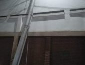 صور.. اضبط مخالفة.. عمود إنارة مائل يهدد المارة بشارع عارف فى بنى سويف