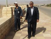 صور.. رئيس أبورديس يتفقد عملية إنارة كشافات الشاطئ العام‏ بتكلفة 2مليون جنيه