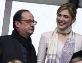 صور.. رئيس فرنسا السابق يصطحب الممثلة جولى جاييت لمشاهدة مباراة للرجبى