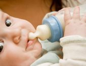 هل الألبان الصناعية تسبب إصابة الطفل بمرض السكر؟