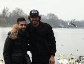 السعيد يزيد الغموض حول مستقبله فى الأهلى بصور مع حجازى بإنجلترا 