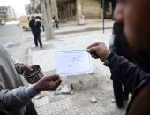 صور.. الجيش السورى يلقى منشورات على مدينة دوما للمحافظة على حياة المدنيين