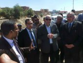 صور.. وزير الرى يتفقد مصرف السيل بأسوان ويتابع مشروع التغطية