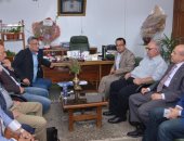 نائب رئيس جامعة أسيوط يلتقى وفد من عمداء كليات الفنون باتحاد الجامعات العربية