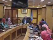 محافظ أسوان يجتمع بأعضاء القومى للمرأة لبحث خطة انتخابات الرئاسة