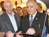 صور.. وزير الرى يزور السد العالى ويجتمع بالعاملين فى الهيئة.. عبد العاطى يتفقد مشروع تغطية مصرف السيل.. ويطالب المواطنين بالحفاظ على نقطة المياه.. ويؤكد:مش عاوزين الناس تسرح بجمال النيل عاوزين نحافظ عليه