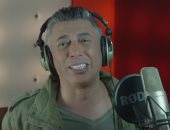 فيديو.. المطرب الأردنى عمر عبد اللات يهدى أغنية "يحكى أنّ" للجيش المصرى 