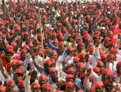 صور.. آلاف المزارعين الهنود يحتجون على قلة الدعم الحكومى فى مومباى