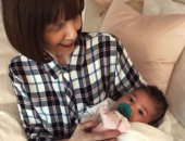 "سترومى" تقابل والدة جدتها.. وكيلى جينر تخلد اللحظة بصورة  