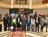 طلاب جنوب السودان يكرمون قيادات جامعة حلوان على دعمهم التعليمى للأشقاء