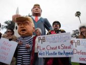مظاهرات وإشارات بذيئة احتجاجا على زيارة ترامب لبيفرلى هيلز الأمريكية