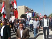 صور.. مسيرة حاشدة على أنغام "قالوا إيه" فى شوارع طور سيناء لدعم السيسى