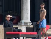 زين مالك يستقبل أصدقاءه فى ميامى لتخطى مرحلة انفصاله عن جيجى حديد